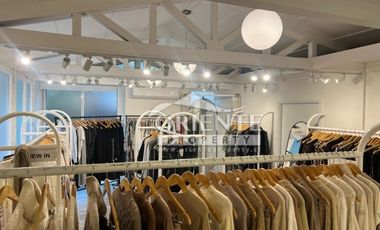 EXCELENTE UBICACIÓN LOCAL CON JARDÍN INTERIOR