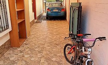 EXCELENTE CASA 5D/4B CON 3+ ESTACIONAMIENTOS.