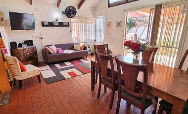 EXCELENTE CASA 5D/4B CON 3+ ESTACIONAMIENTOS.