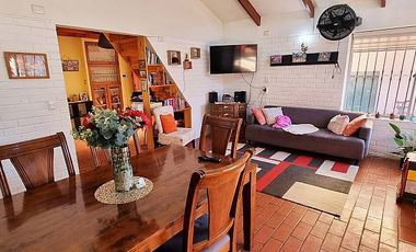 EXCELENTE CASA 5D/4B CON 3+ ESTACIONAMIENTOS.