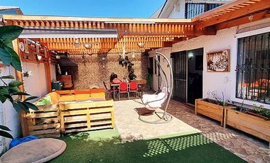 EXCELENTE CASA 5D/4B CON 3+ ESTACIONAMIENTOS.