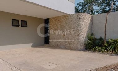 Casa de 2 pisos, 3 recamaras en privada en Conkal Yucatan  Entrega inmediata