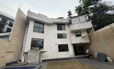 Casa en venta en Portón de las Flores con alberca y doble seguridad