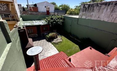 Venta casa 3 ambientes con cochera en Wilde