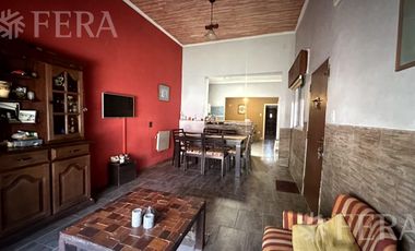 Venta casa 3 ambientes con cochera en Wilde