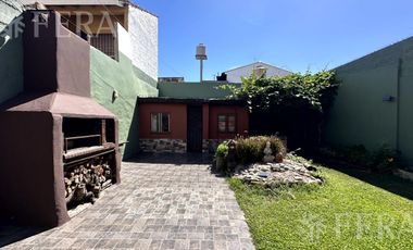 Venta casa 3 ambientes con cochera en Wilde