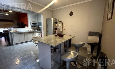 Venta casa 3 ambientes con cochera en Wilde