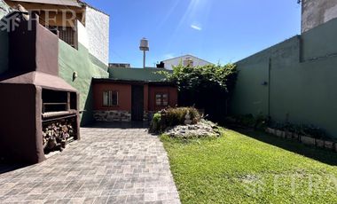 Venta casa 3 ambientes con cochera en Wilde