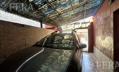 Venta casa 3 ambientes con cochera en Wilde