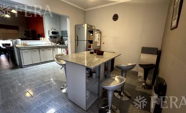 Venta casa 3 ambientes con cochera en Wilde