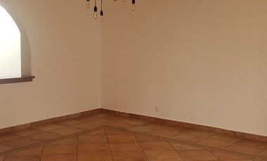 VENTA CASA EN CALLE CERRADA COL. LOMAS QUEBRADAS