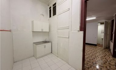 ARRIENDO OFICINAS 4 PRIVADOS 2 BAÑOS