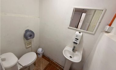 ARRIENDO OFICINAS 4 PRIVADOS 2 BAÑOS