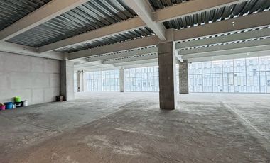 IB-CM0743 - Oficina en Venta en Granada, 3,070 m2.