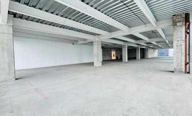 IB-CM0743 - Oficina en Venta en Granada, 3,070 m2.