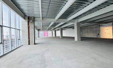 IB-CM0743 - Oficina en Venta en Granada, 3,070 m2.