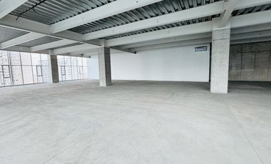 IB-CM0743 - Oficina en Venta en Granada, 3,070 m2.