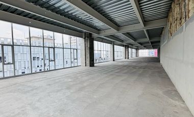 IB-CM0743 - Oficina en Venta en Granada, 3,070 m2.