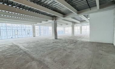 IB-CM0743 - Oficina en Venta en Granada, 3,070 m2.