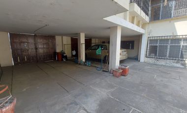 Se vende casa esquinera ubicada en avenida comercial cerca Politécnica Salesiana en el sur Guayaquil