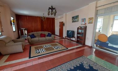 Se vende casa esquinera ubicada en avenida comercial cerca Politécnica Salesiana en el sur Guayaquil
