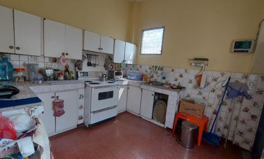 Se vende casa esquinera ubicada en avenida comercial cerca Politécnica Salesiana en el sur Guayaquil