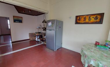 Se vende casa esquinera ubicada en avenida comercial cerca Politécnica Salesiana en el sur Guayaquil
