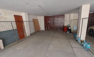 Se vende casa esquinera ubicada en avenida comercial cerca Politécnica Salesiana en el sur Guayaquil