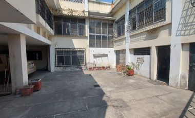 Se vende casa esquinera ubicada en avenida comercial cerca Politécnica Salesiana en el sur Guayaquil