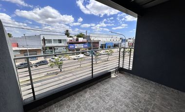 DEPARTAMENTO MONOAMBIENTE al frente con balcon