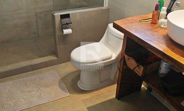 CASA EN CONDOMINIO, CON BOSQUE Y RIO, EN FRUTILLAR ALTO