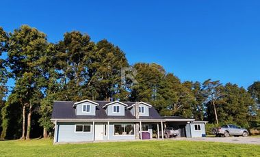CASA EN CONDOMINIO, CON BOSQUE Y RIO, EN FRUTILLAR ALTO