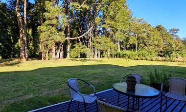 CASA EN CONDOMINIO, CON BOSQUE Y RIO, EN FRUTILLAR ALTO