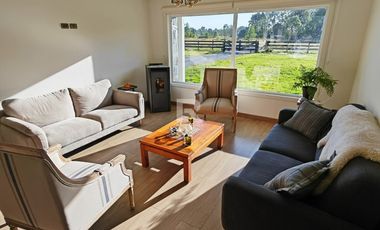 CASA EN CONDOMINIO, CON BOSQUE Y RIO, EN FRUTILLAR ALTO