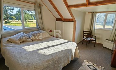 CASA EN CONDOMINIO, CON BOSQUE Y RIO, EN FRUTILLAR ALTO