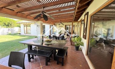VENTA PIEDRA ROJA CHICUREO 4 DORMITORIOS Y 4 BAÑOS