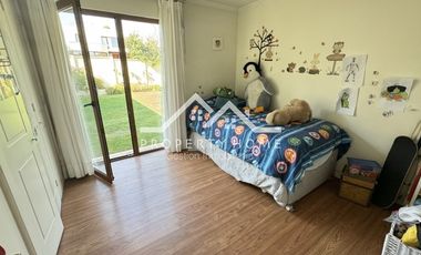 VENTA PIEDRA ROJA CHICUREO 4 DORMITORIOS Y 4 BAÑOS
