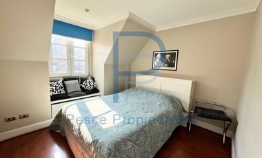 HERMOSA  CASA ESTILO GEORGIAN CON JARDÍN