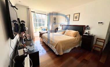 HERMOSA  CASA ESTILO GEORGIAN CON JARDÍN