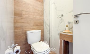 Depto 3 ambientes al frente con balcón 100% reciclado y AMOBLADO / Zona Aldrey