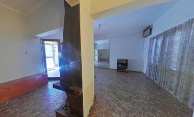 CASA DE DOS PLANTAS CON 5 DORMITORIOS A RECICLAR EN DORREGO, GUAYMALLÉN CON TOUR VIRTUAL