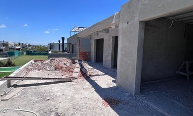 Casa en Barrio Carpinchos