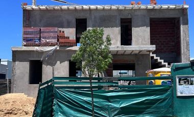 Casa en Barrio Carpinchos