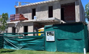 Casa en Barrio Carpinchos