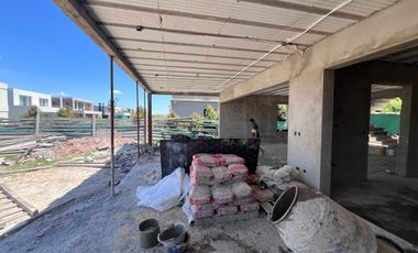 Casa en Barrio Carpinchos