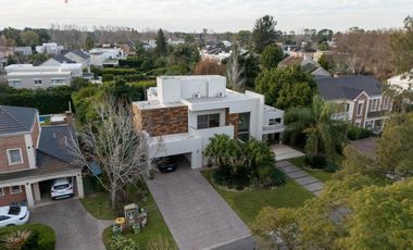 Venta Casa 3 Dormitorios en La Lomada