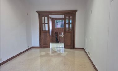 Hermosa casa en venta El Poblado - El Tesoro (JS)