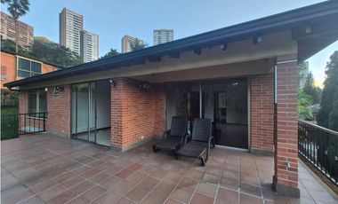 Hermosa casa en venta El Poblado - El Tesoro (JS)