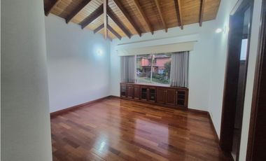 Hermosa casa en venta El Poblado - El Tesoro (JS)