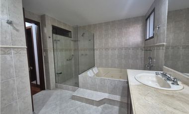 Hermosa casa en venta El Poblado - El Tesoro (JS)